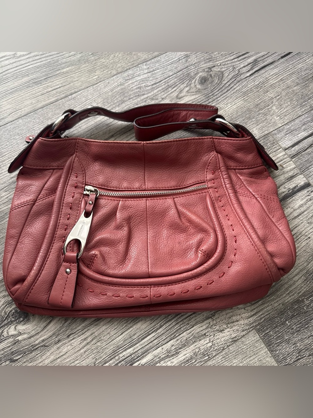 B Makowsky Leather Shoulder Bag in ash pink